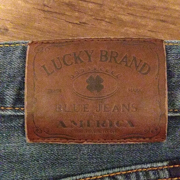 Lucky Brand Blue Jeans, size 31x32 Authentic Skinny. Dark blue PERFECT CONDITION - Picture 5 of 6